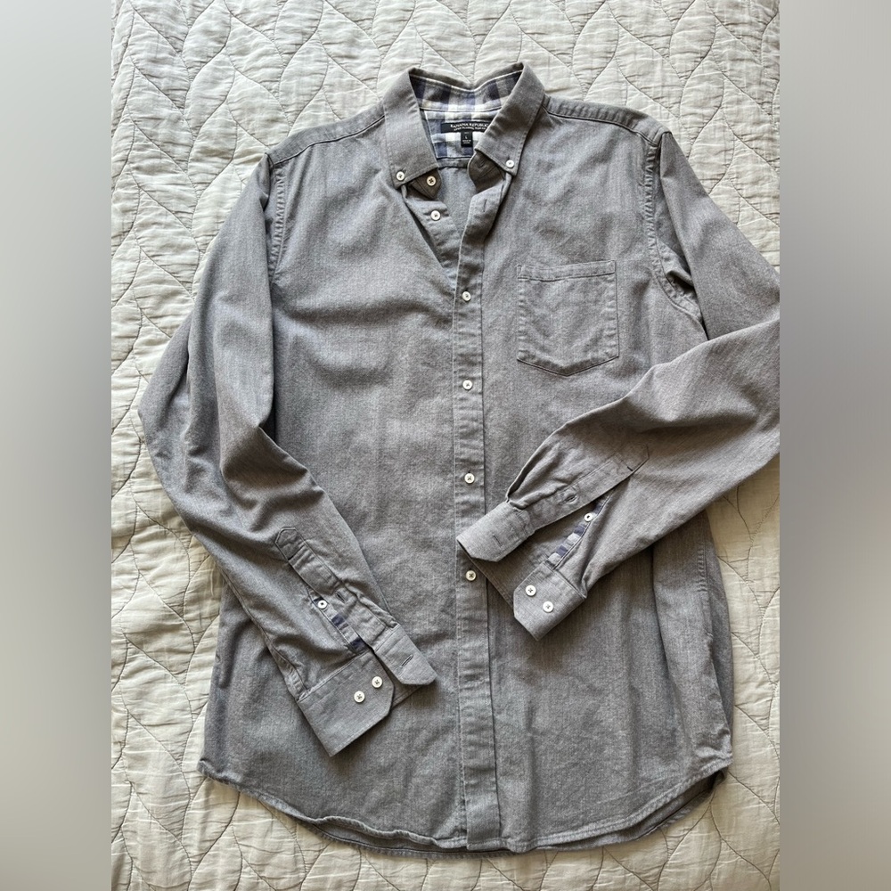 Banana Republic Men's Casual Gray Button-Down Shirt